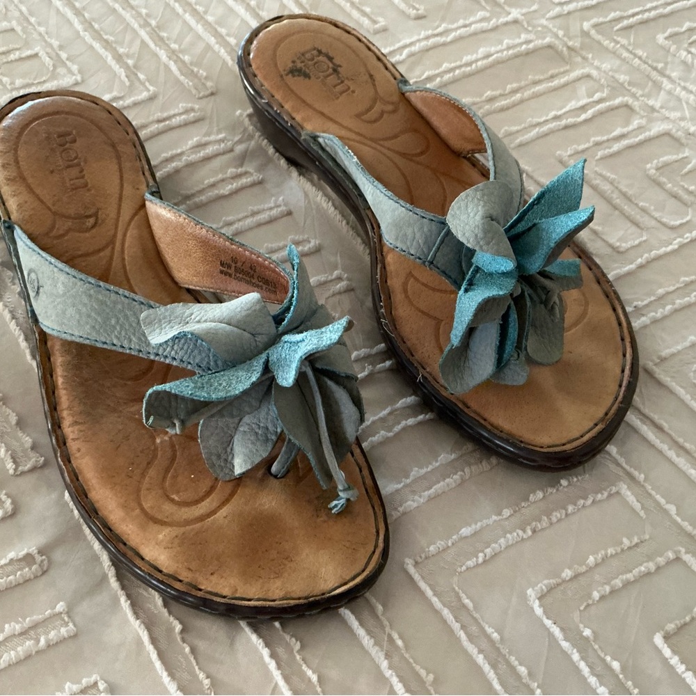 BOC Born Light Blue Floral Leather Toe-Post Sandals - Size 10/42
